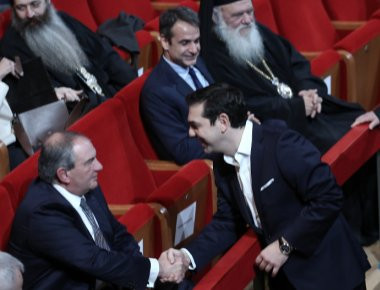 Πώς αντέδρασε ο πρωθυπουργός όταν συνάντησε τους Καραμανλή- Μητσοτάκη στο Σ. Νιάρχος (φωτό) (upd)